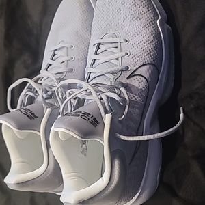 NIKE ZOOM RIZE2 - Size 16